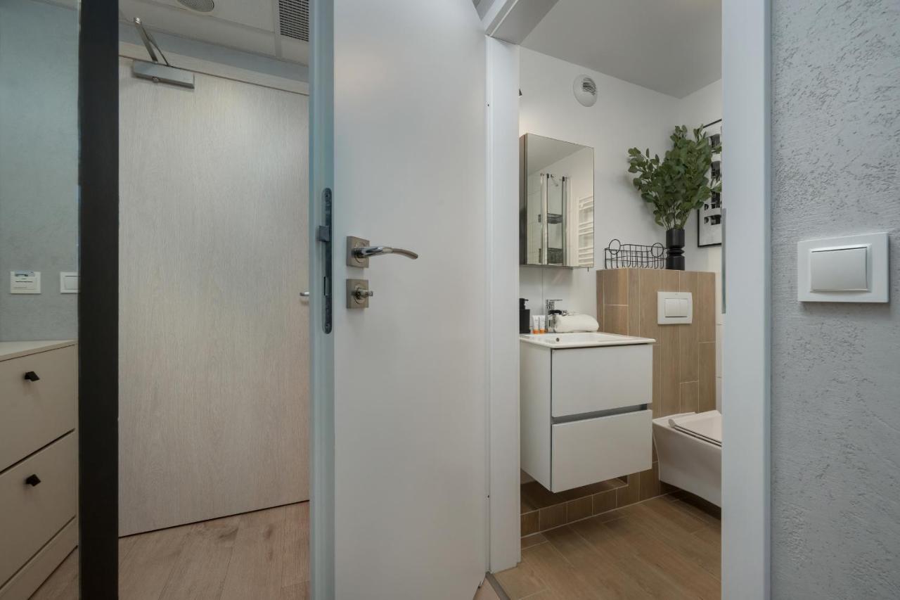 Trendy Studios With Home Office Near Wroclaw Main Station By Noclegi Renters Exterior photo