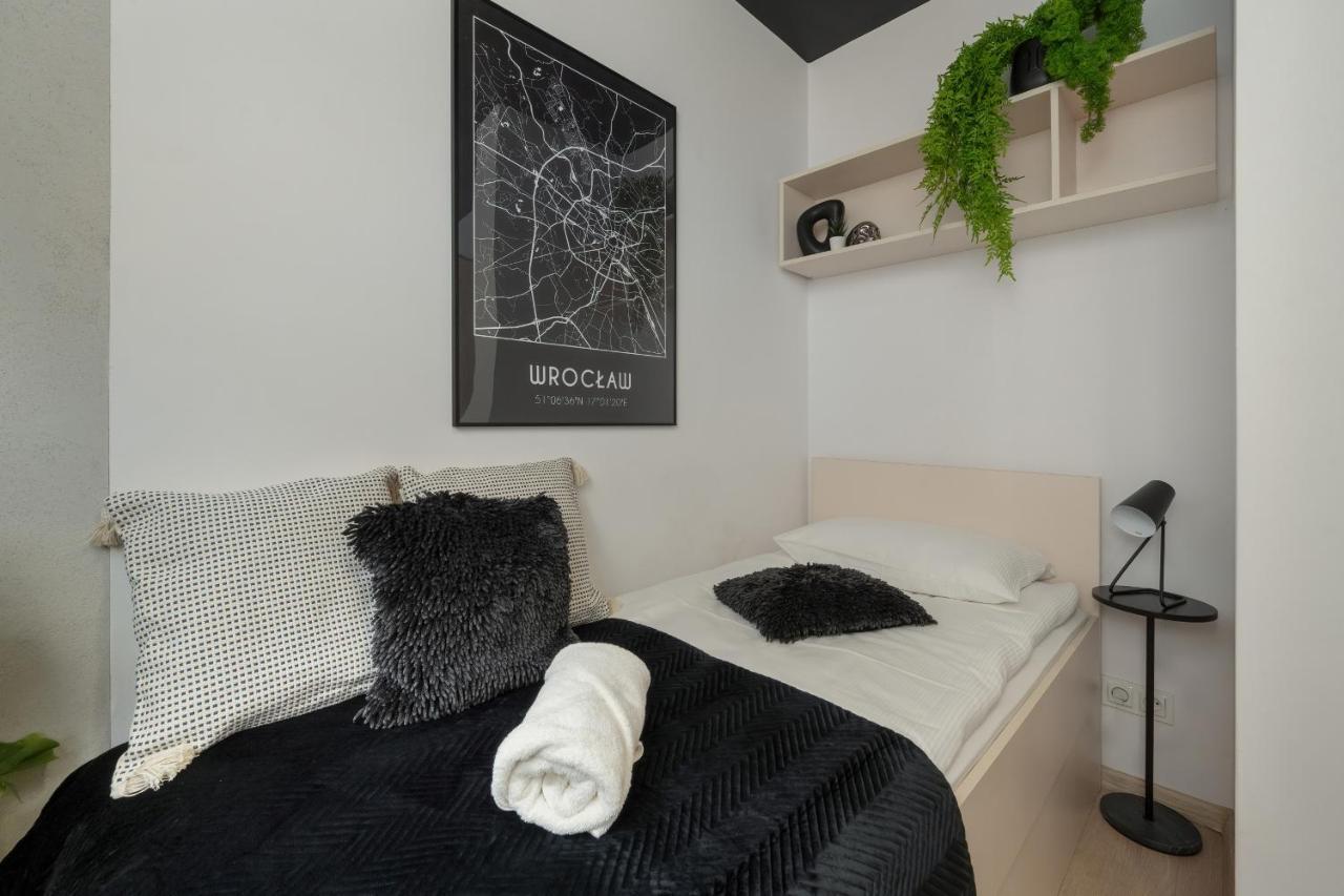 Trendy Studios With Home Office Near Wroclaw Main Station By Noclegi Renters Exterior photo
