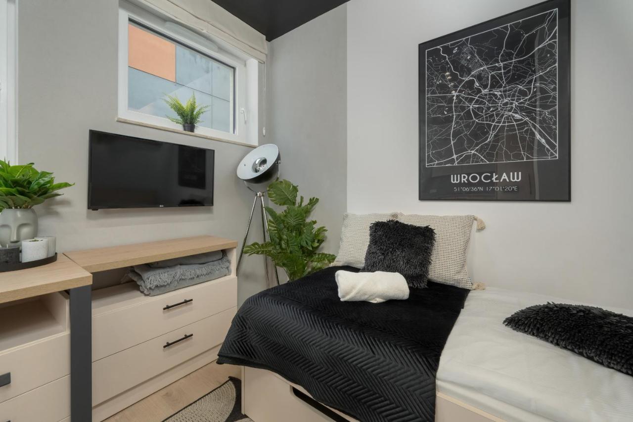 Trendy Studios With Home Office Near Wroclaw Main Station By Noclegi Renters Exterior photo