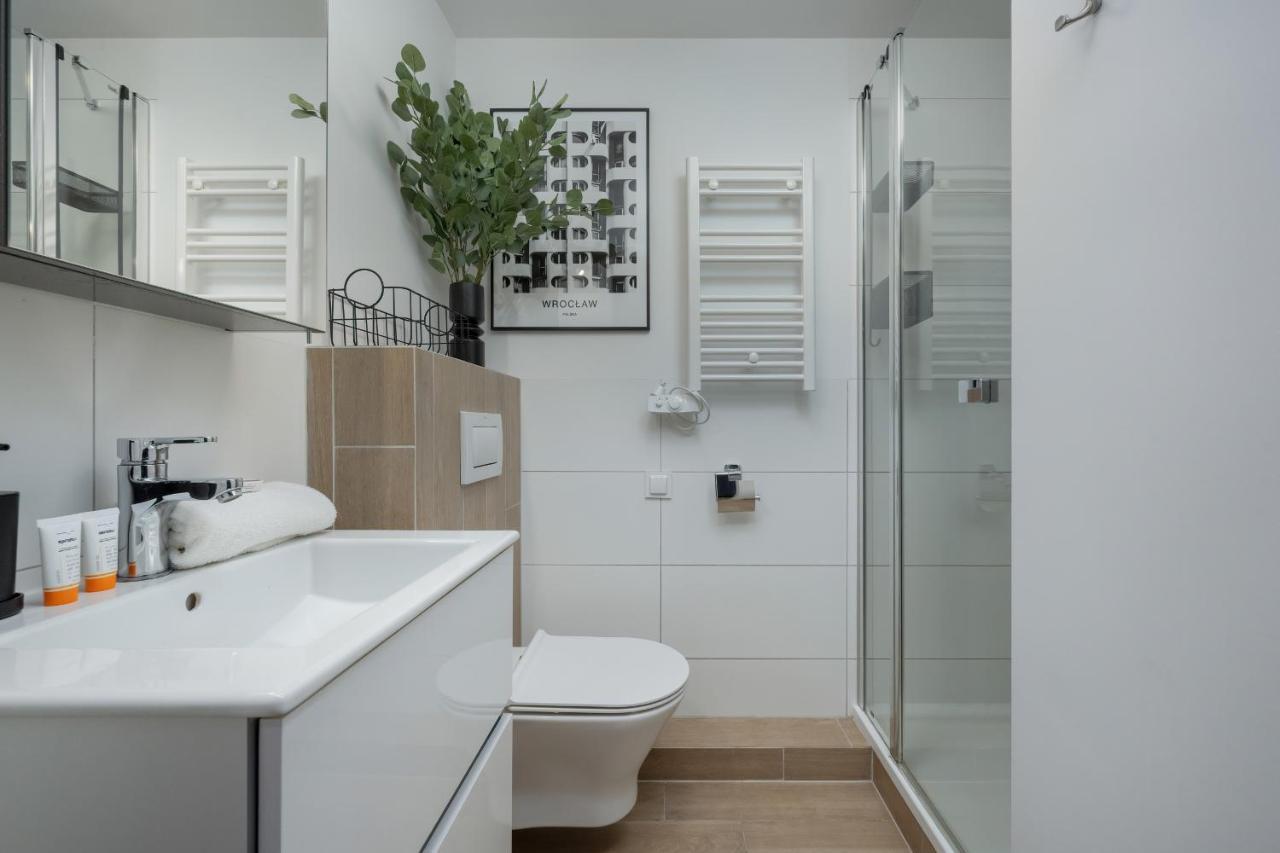 Trendy Studios With Home Office Near Wroclaw Main Station By Noclegi Renters Exterior photo