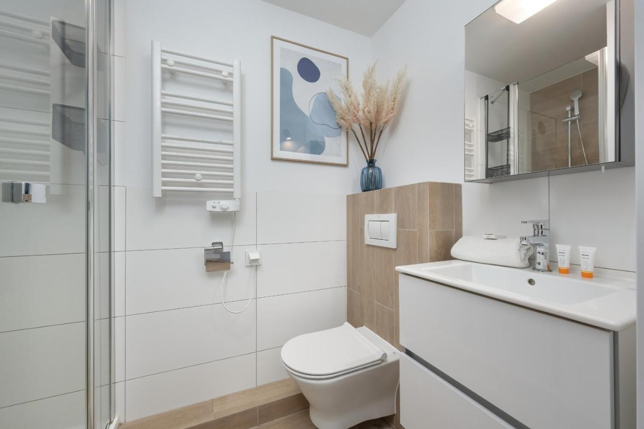 Trendy Studios With Home Office Near Wroclaw Main Station By Noclegi Renters Exterior photo