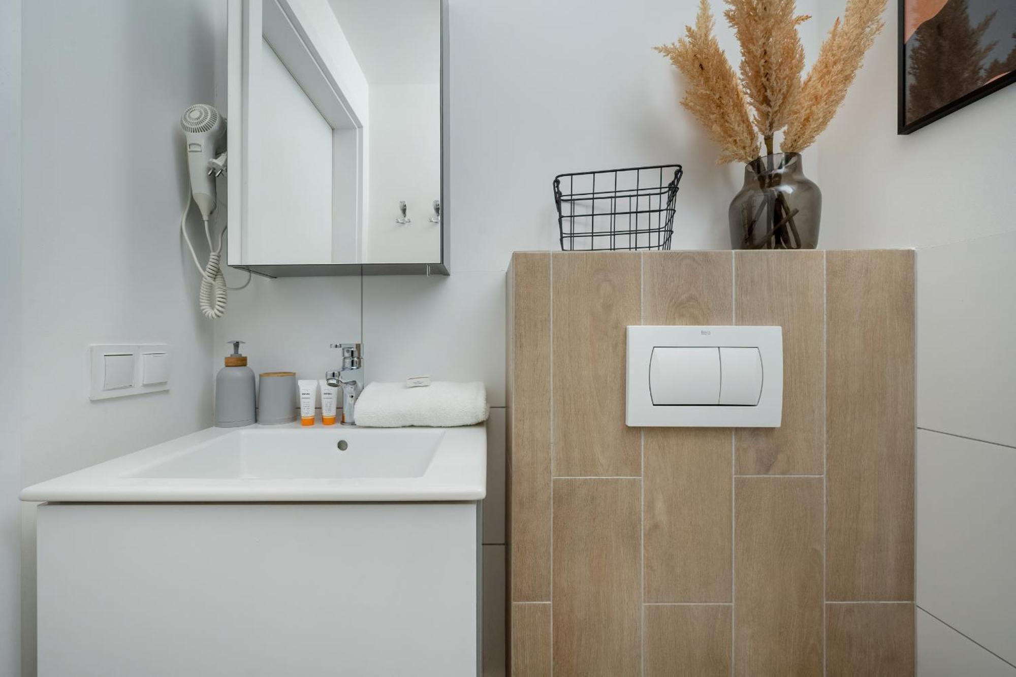 Trendy Studios With Home Office Near Wroclaw Main Station By Noclegi Renters Exterior photo